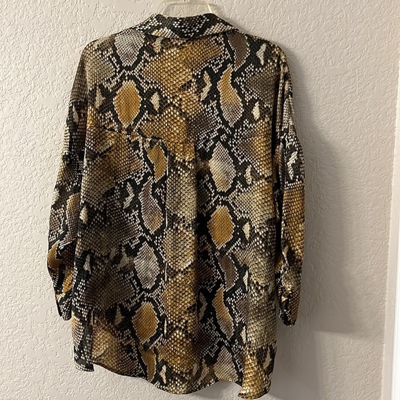 Zara Snake Print Oversized Button Down Blouse. Satin. Size. XS - Picture 7 of 8